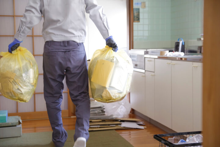 片付けと不用品の分別作業
